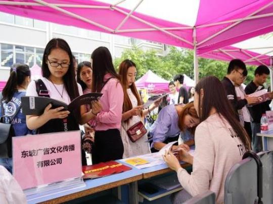 大学生顶岗实习报告（精选8篇）