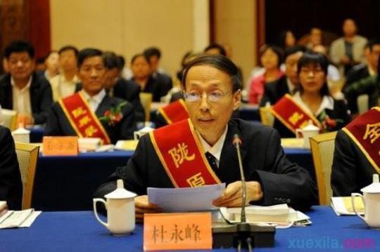 师德标兵优秀发言稿（通用10篇） 师德标兵优秀事迹材料2000