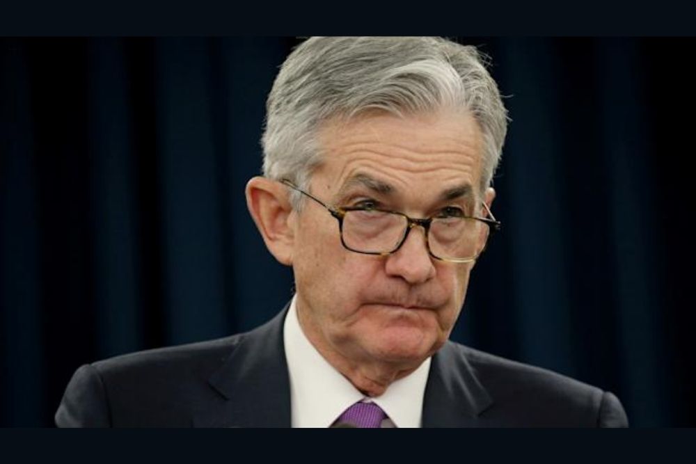 美联储主席考虑辞职。这对XRP和加密货币反弹意味着什么